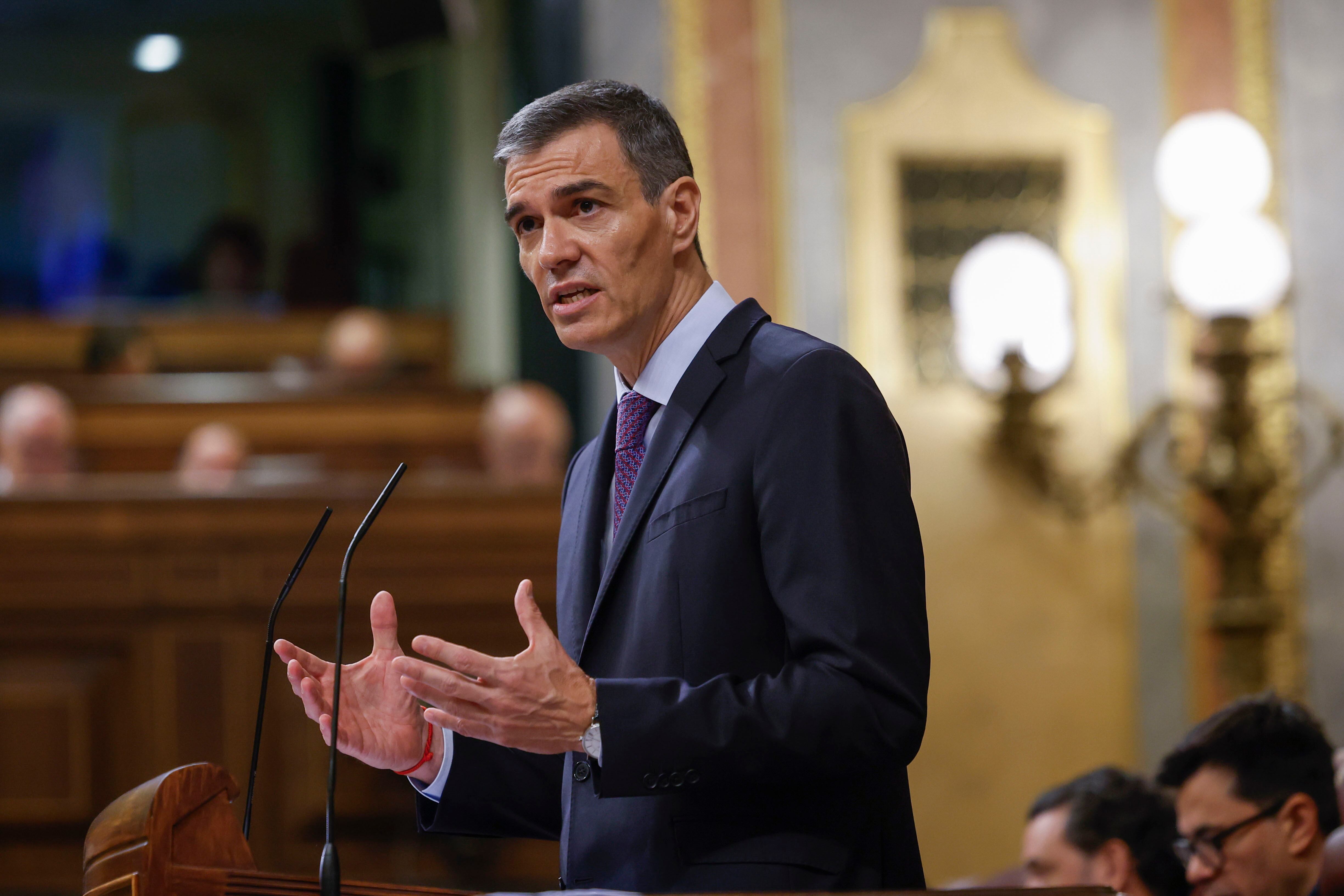 El presidente del Gobierno de España, Pedro Sánchez, interviene en el pleno del Congreso de los Diputados este miércoles. FOTO: EFE/Mariscal