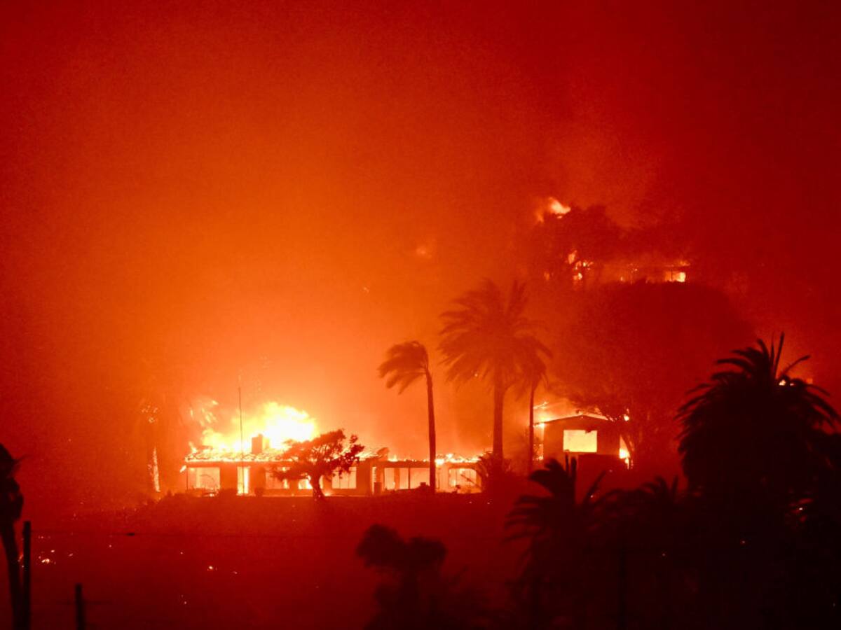 Miles de evacuados y preestrenos cancelados: Incendios sin control afectan zonas de Hollywood