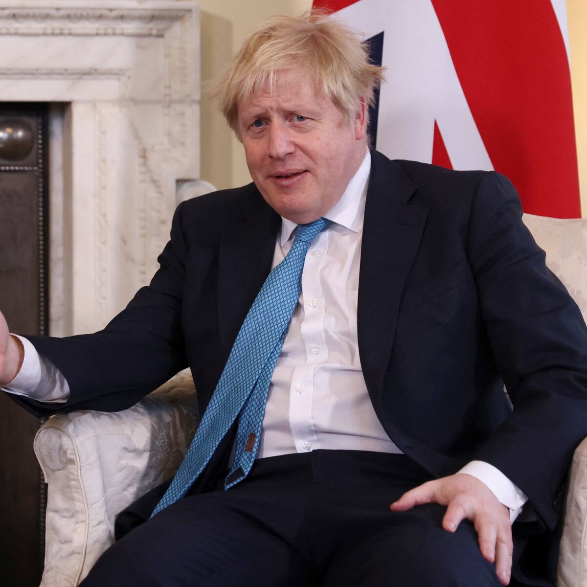 “La tormenta no ha pasado, Boris Johnson está en riesgo”: lord Alexander Carlile