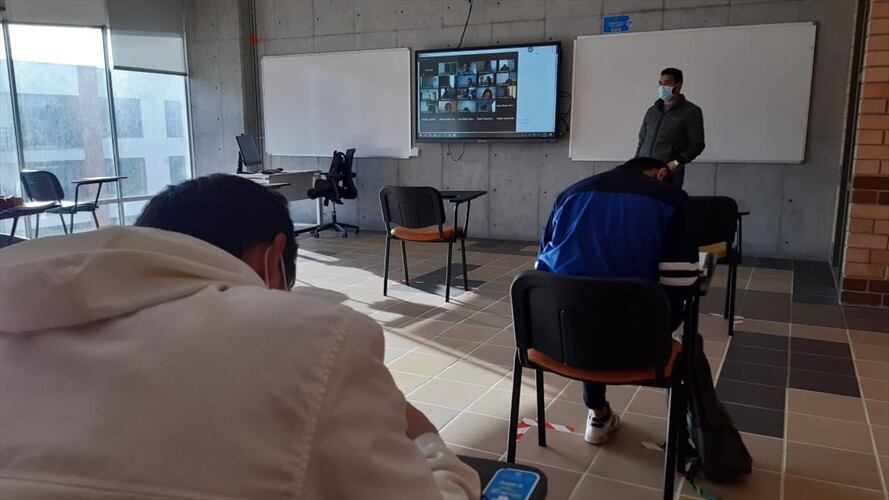 Con protocolos de bioseguridad avanza las clases en la Santo Tomás.  . Foto: W
