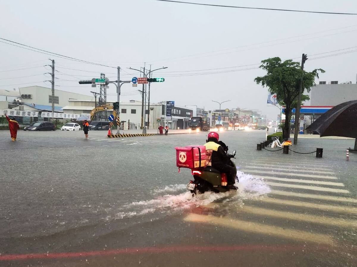 Cuatro muertos, 77 heridos y tres desaparecidos dejan fuertes lluvias en Taiwán