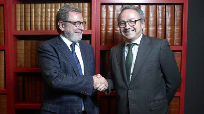 Juan Luis Cebrián (izquierda) y Manuel Polanco, tras el consejo de administración de PRISA. Foto: El País