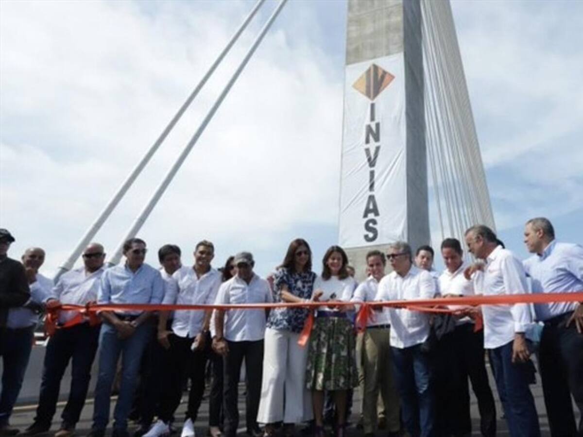 Ordenan retirar placa conmemorativa del Puente Pumarejo