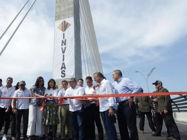 Ordenan retirar placa conmemorativa del Puente Pumarejo