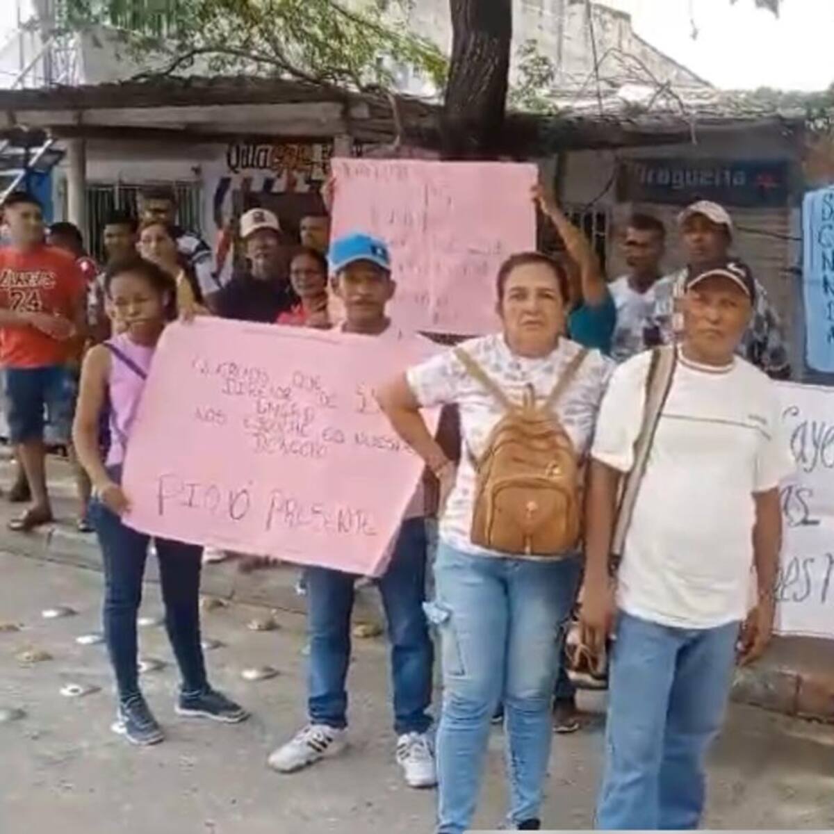 Damnificados de Piojó, Atlántico, protestaron antes de encuentro con Petro en Barranquilla