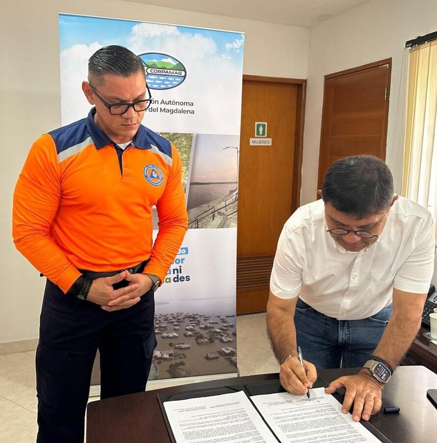 Firma de convenio para acciones de reforestación/ Corpamag