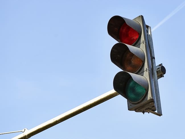 La licitación para la modernización de semáforos en Bogotá fue denunciada por falsedad en documento público. Foto: Getty Images