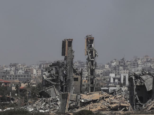 Northern Gaza Strip (---), 01/04/2024.- Destruction in the northern Gaza Strip following Israeli airstrikes, as seen from the southern Gaza Strip, 01 April 2024. More than 32,700 Palestinians and over 1,450 Israelis have been killed, according to the Palestinian Health Ministry and the Israel Defense Forces (IDF), since Hamas militants launched an attack against Israel from the Gaza Strip on 07 October 2023, and the Israeli operations in Gaza and the West Bank which followed it. EFE/EPA/MOHAMMED SABER