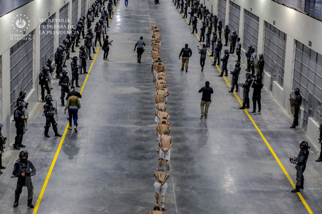 CECOT. Foto: Secretaría de Prensa de la Presidencia de El Salvador / Handout / Anadolu Agency via Getty Images