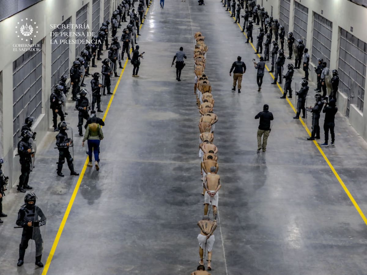 Gobierno salvadoreño señala que nueva cárcel es la “más segura” de América