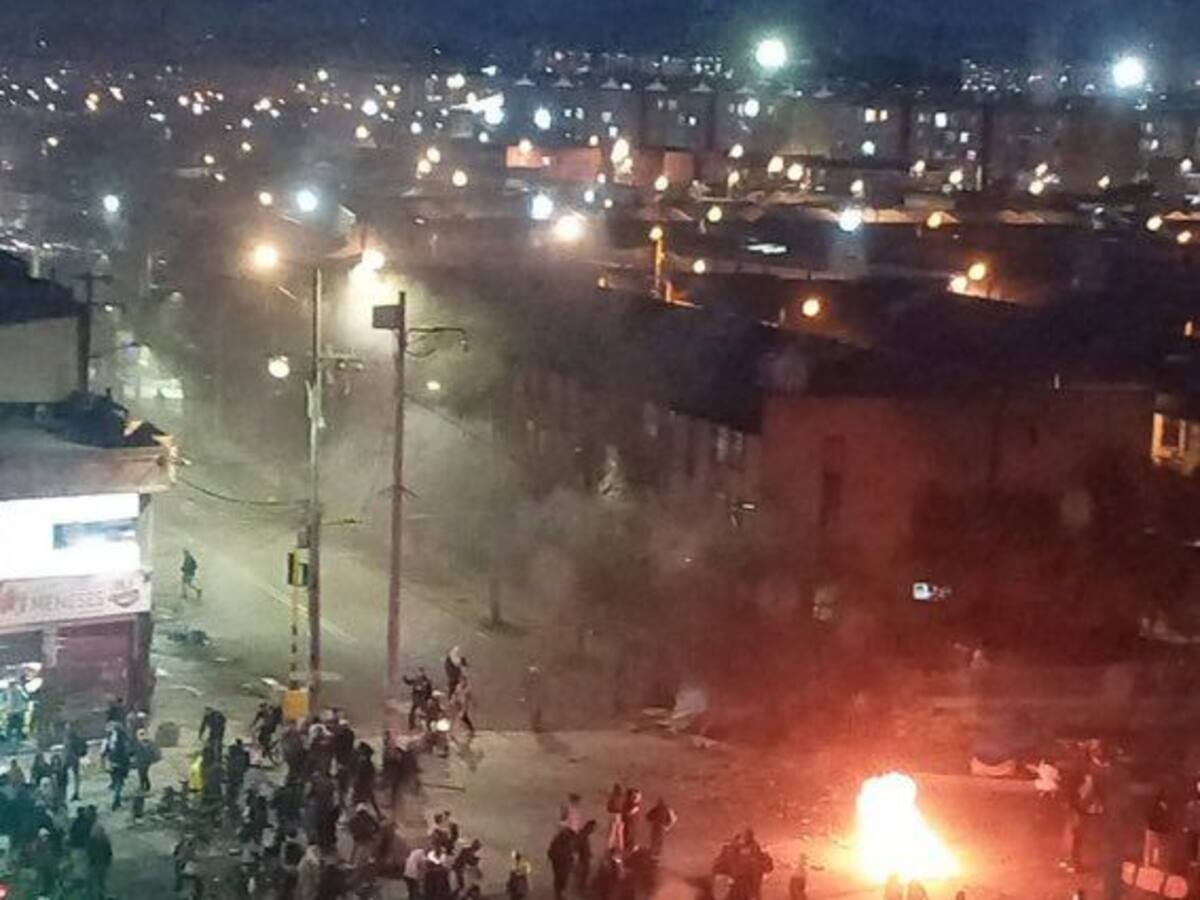 Noche de caos: Nuevamente enfrentamientos en el Portal Américas de Bogotá