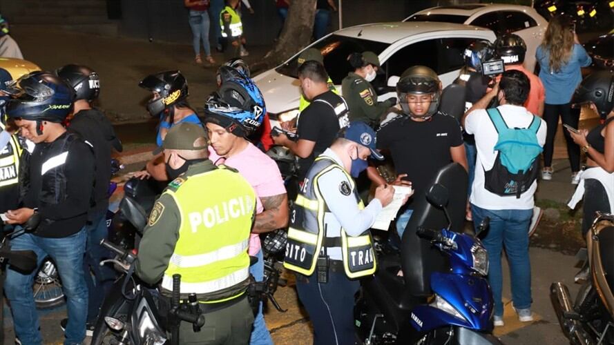 Las autoridades impusieron más de 400 comparendos por comportamientos contrarios a la convivencia. Foto: Cortesía