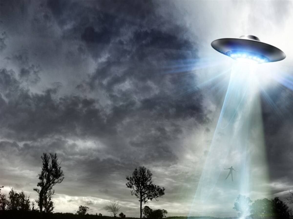 Se debe tratar con extraterrestres para evitar una catástrofe cósmica: físico