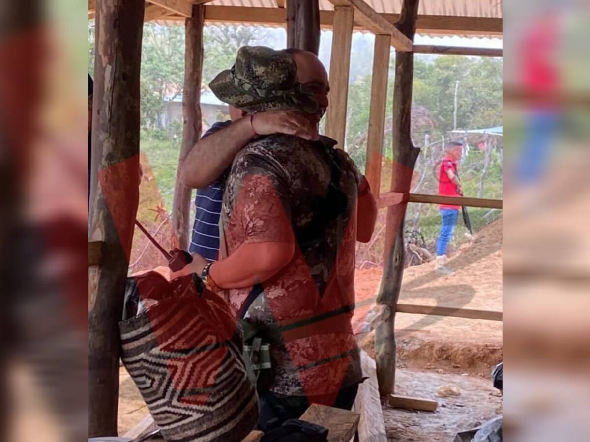 “Fui retenido”: alcalde Carlos Pinedo responde tras fotografías junto a alias ‘Camilo’