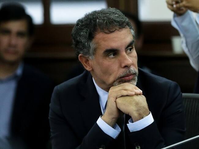 El senador Armando Benedetti expuso supuestas irregularidades en la extinción de dominio en contra de un apartamento de su propiedad. Foto: Colprensa / DIEGO PINEDA