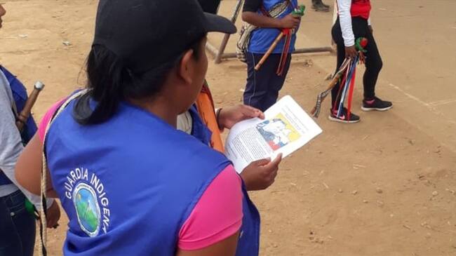 Sujetos desconocidos distribuyeron panfletos alusivos a las disidencias de las Farc entre varios menores de edad que participaban de una actividad. Foto: Cortesía Pedro Ceballos