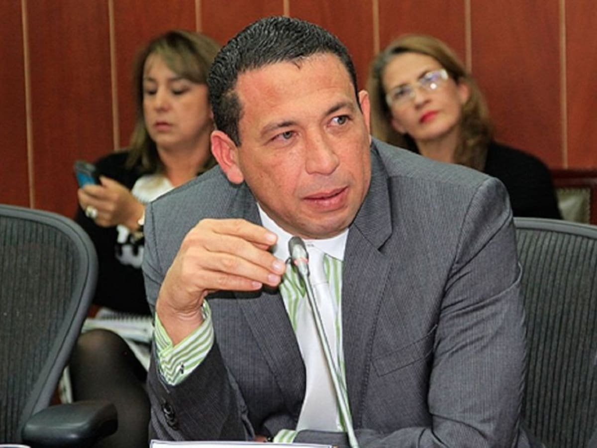 Ficha de Laureano Acuña ha sido denunciada reiteradamente por falsedad en documento