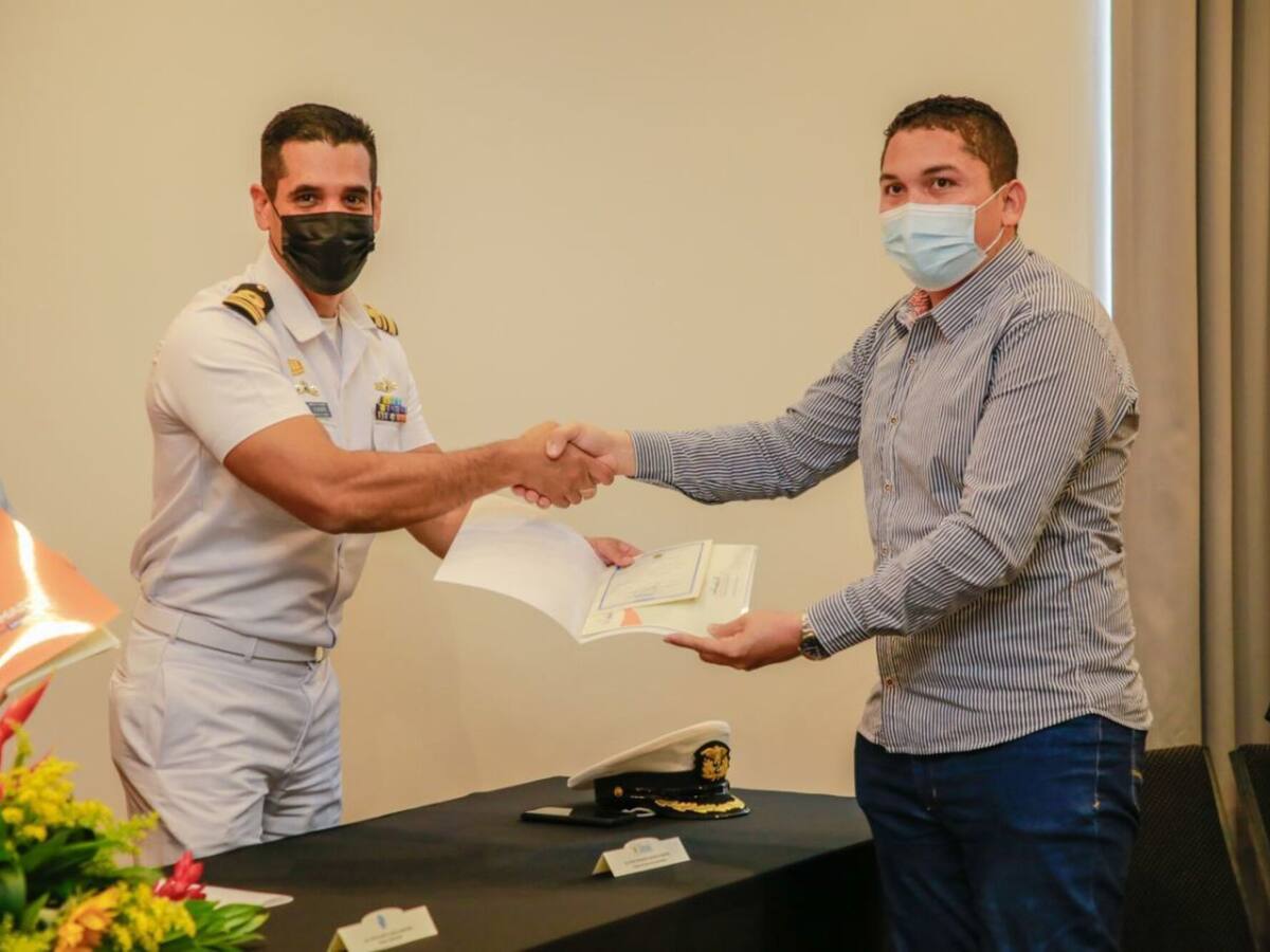 Reinsertados y víctimas del conflicto armado se graduaron como ‘Marineros para la Paz’