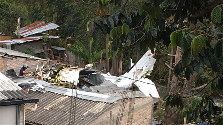 La emergencia se produjo en el barrio Junín, donde la aeronave cayó en una vivienda. Foto: Cortesía.