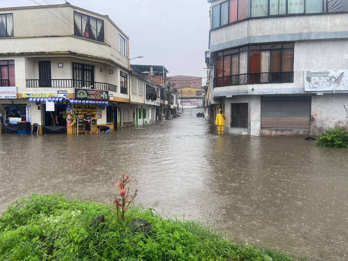 Fuertes lluvias afectan varios barrios de Dosquebradas y provocan emergencias