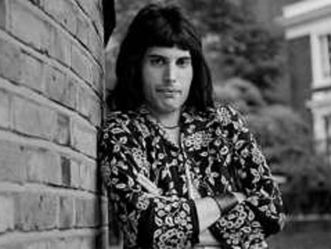 El extravagante, energético y virtuoso artista se distinguía por su elaborado vestuario y poderosa proyección escénica. No obstante, se describía a sí mismo como una persona tímida y discreta, reacio . Foto: BBC Mundo