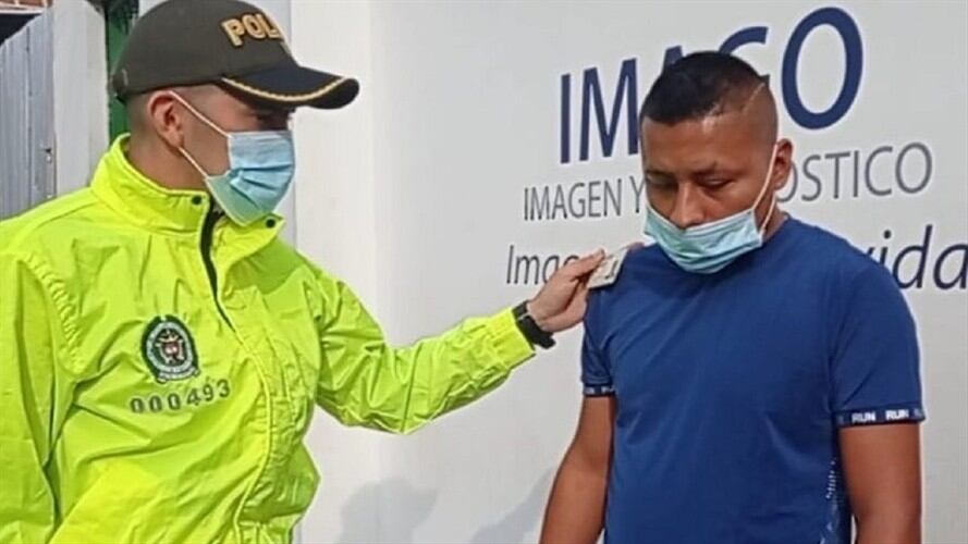 Alias "Ricardo", fue capturado por el posible homicidio del Funcionario del CTI de Caldas. Foto: TV Norte Noticias.