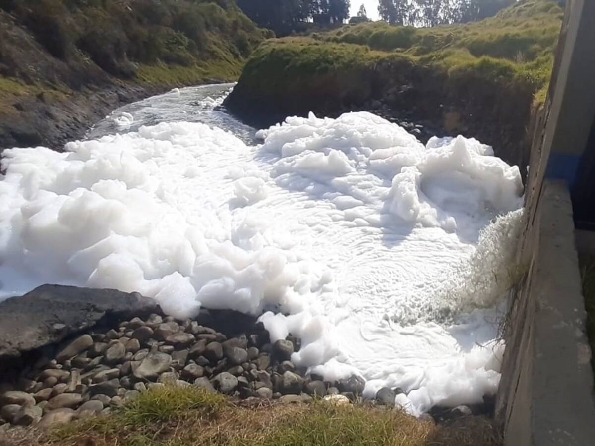 En una “cloaca” dicen ambientalistas se convirtió el embalse La Playa en Boyacá