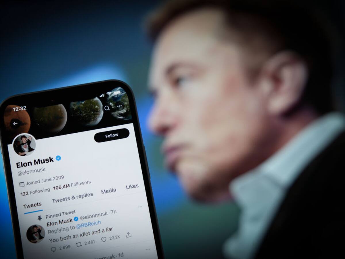 Musk dice que Twitter ha perdido más de la mitad de su valor desde su compra