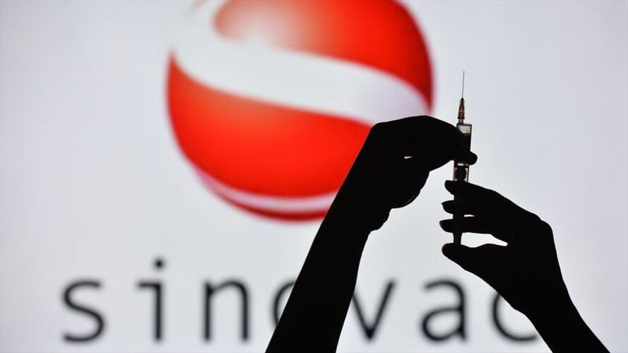 El Ministerio de Salud confirmó la llegada de 600.000 dosis contra el COVID-19. Foto: Getty Images / CEZARY KOWALSKI