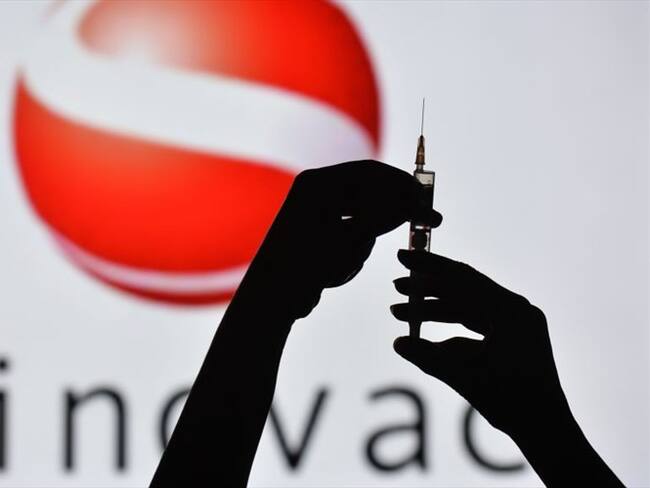 El Ministerio de Salud confirmó la llegada de 600.000 dosis contra el COVID-19. Foto: Getty Images / CEZARY KOWALSKI