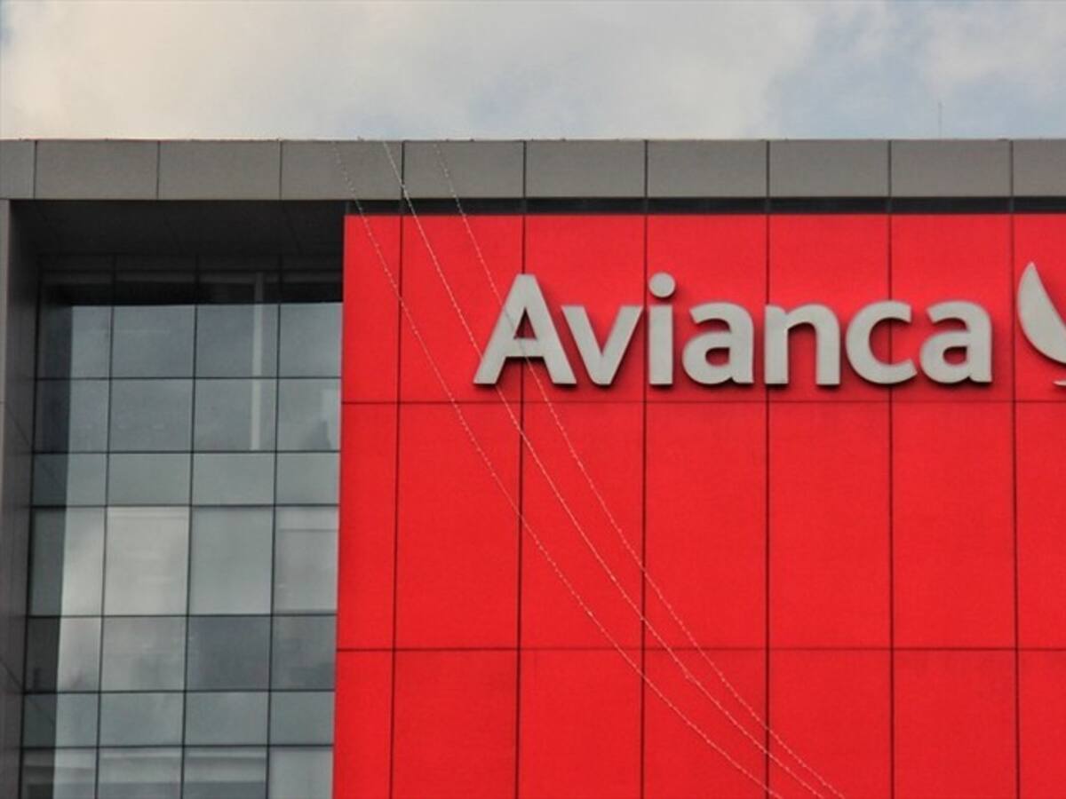 Fitch Ratings redujo calificación de incumplimiento de emisor en moneda a Avianca
