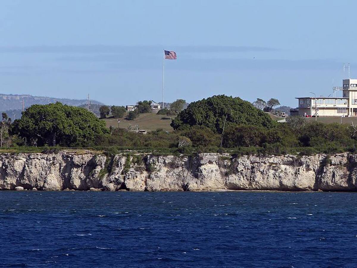 Donald Trump ha gastado 21 millones de dólares en transportar a migrantes a Guantánamo