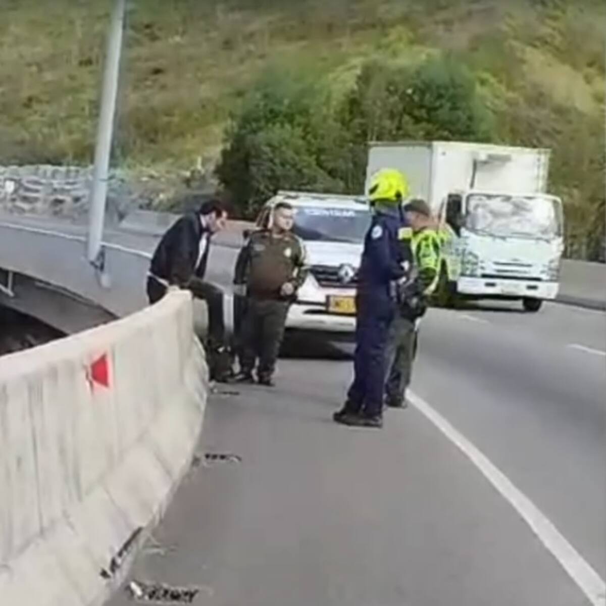 Policía evitó que persona se quitara la vida en la vía 4G Pamplona - Cúcuta