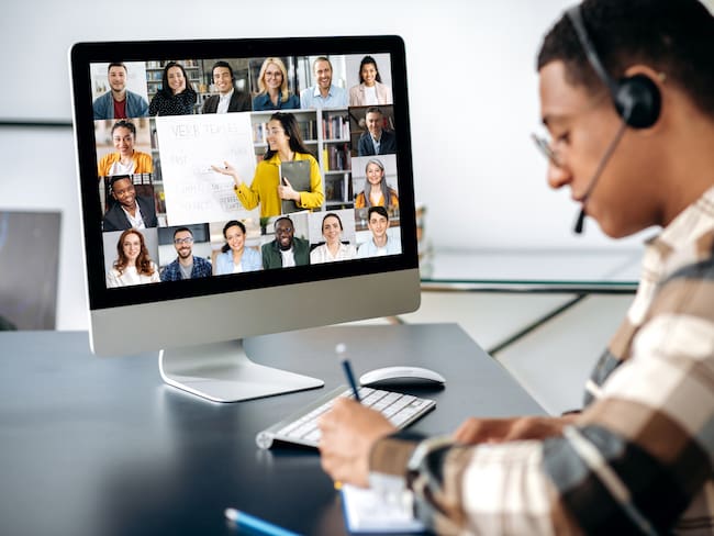 Cursos certificados en Bogotá 2025. Imagen vía Getty Images