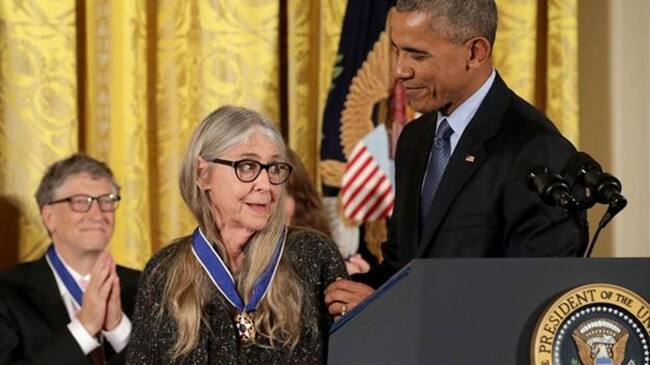 Hamilton recibió la Medalla de la Libertad, el mayor galardón otorgado a civiles en Estados Unidos.. Foto: BBC Mundo