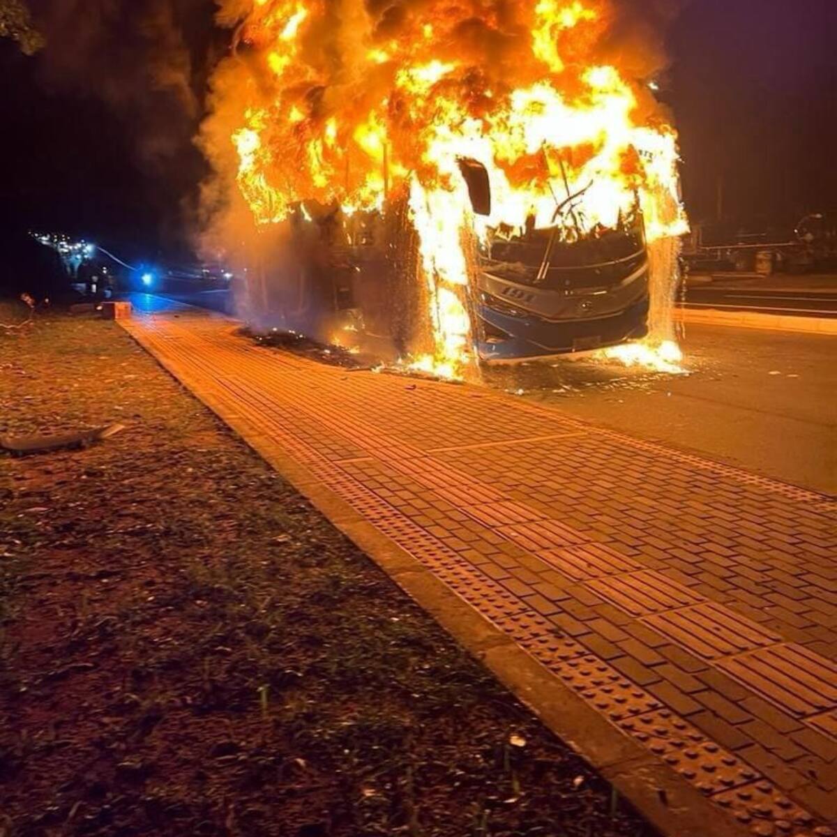 “Intimidaron a los pasajeros con armas de fuego”: Policía sobre quema de bus en Yopal
