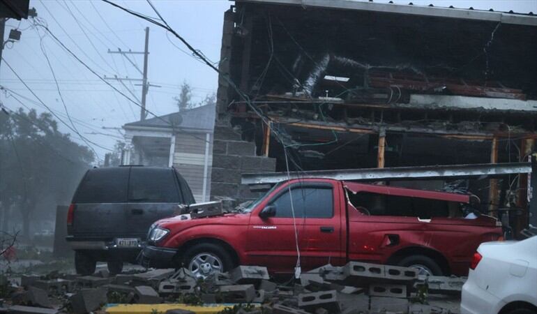 En Nueva Orleans se produjo un "daño de transmisión catastrófico" debido al paso del huracán Ida.. Foto: Scott Olson/Getty Images