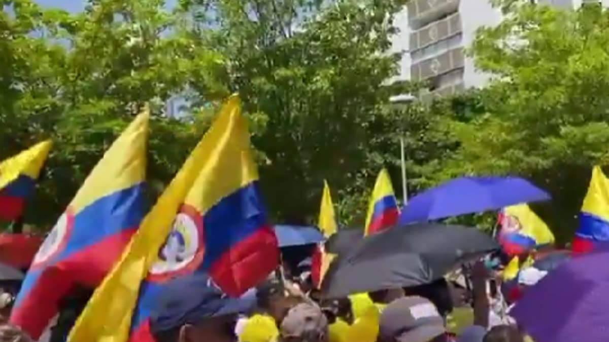 Más de 1.000 personas se manifestaron este 7 de agosto en Barranquilla en apoyo al expresidente Uribe