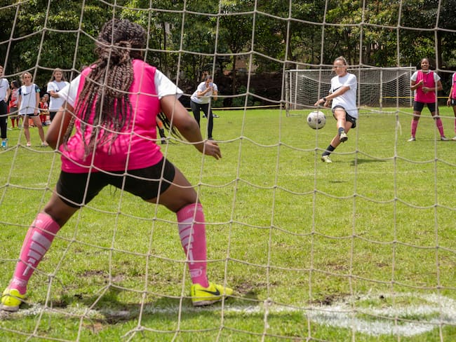 Goleadoras, la fundación que quiere llevar a 15 niñas futbolistas de Chocó a Qatar
