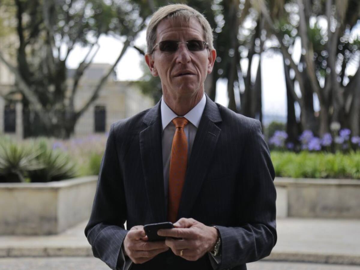 Si Petro tiene evidencia de corrupción que diga de quién: Archila por política de cultivos