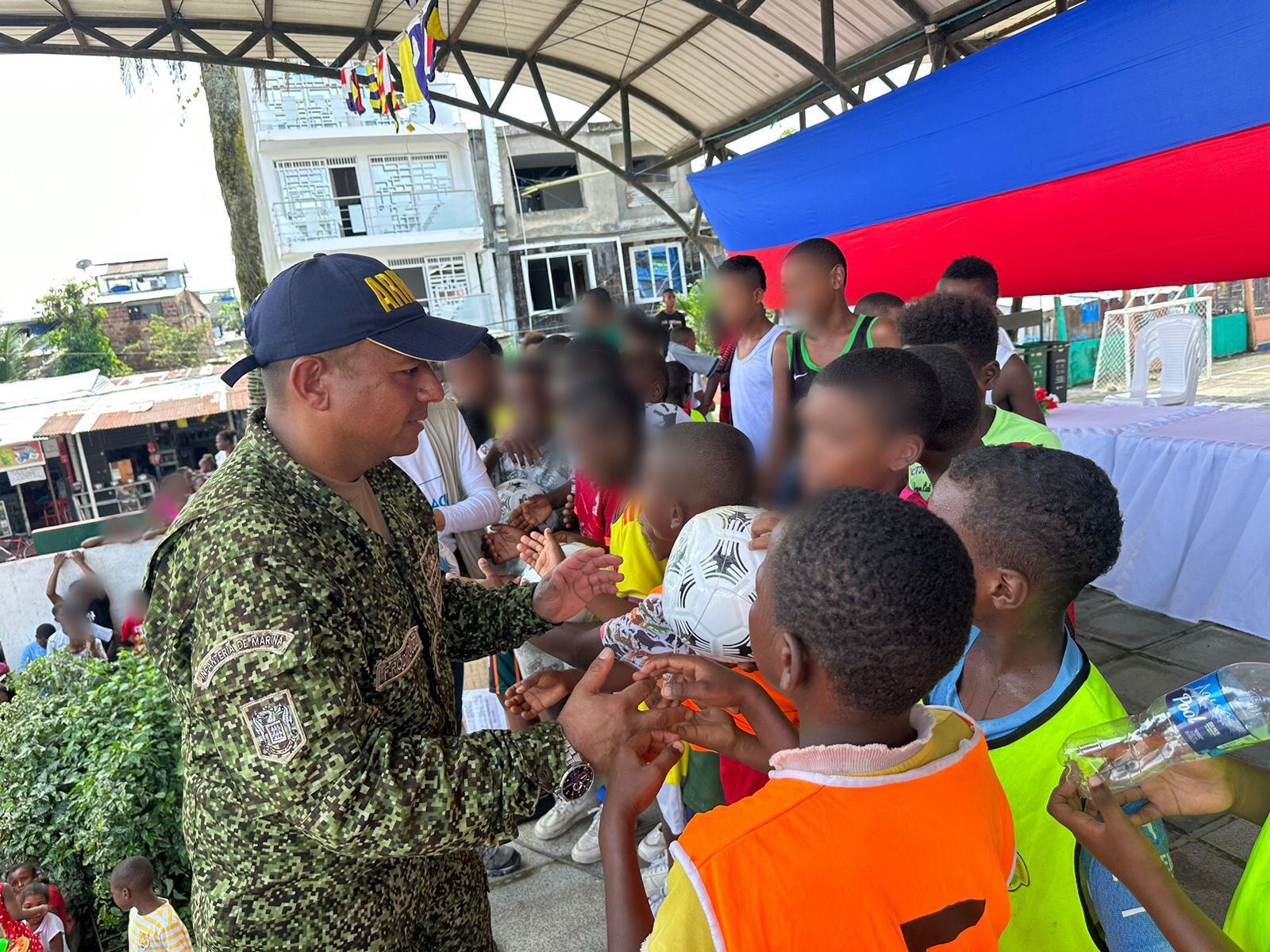 Armada entregó en el Charco, Nariño, más de 3.7 toneladas de donaciones para la comunidad. Foto: Suministrada.