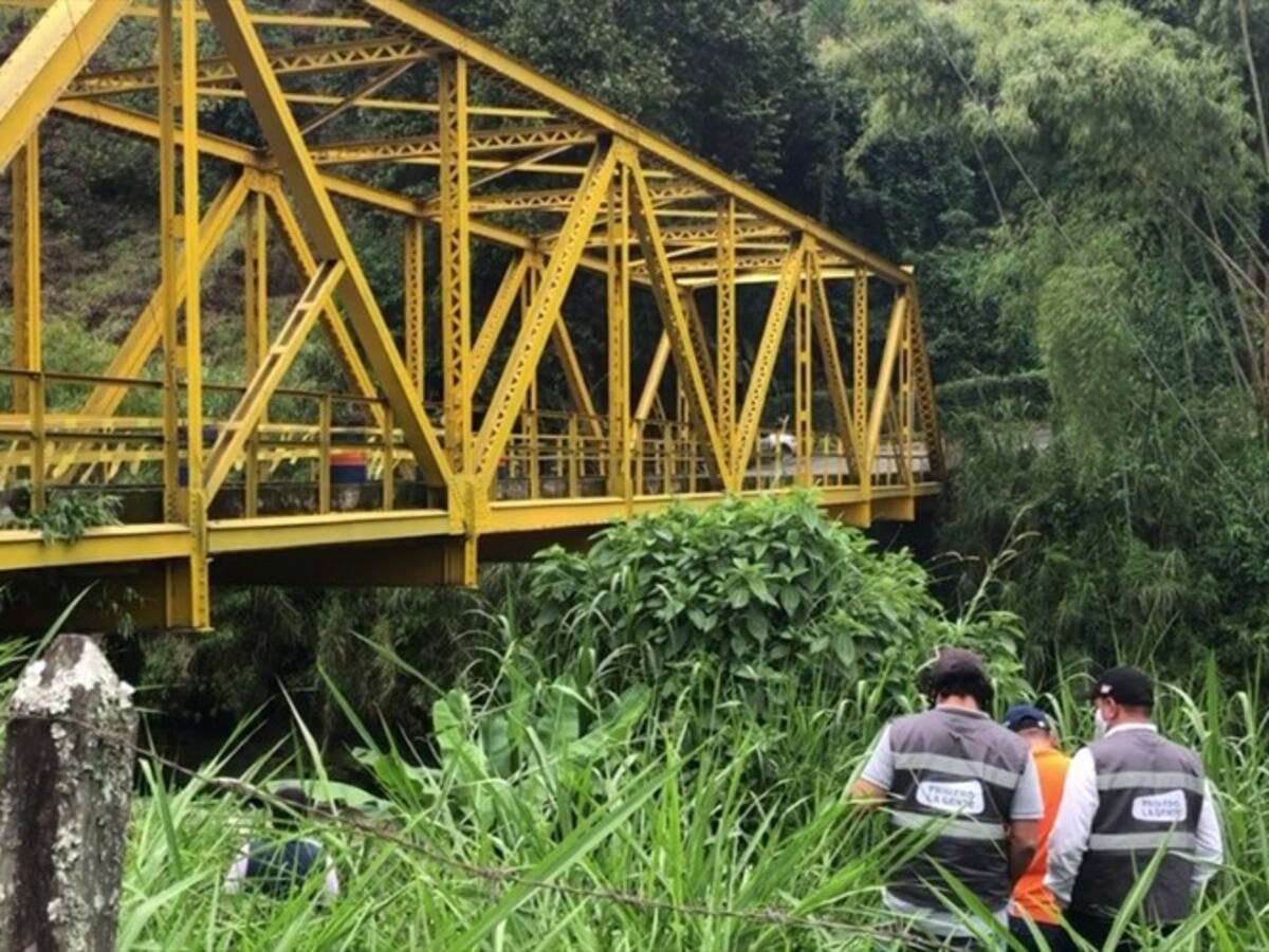 Tras varias denuncias, ponen al servicio el puente La Ínsula en Caldas