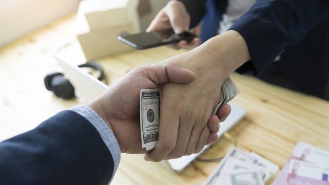 La razón de la sanción son hechos irregulares dentro del proceso de cobro coactivo de un contribuyente.. Foto: Getty Images