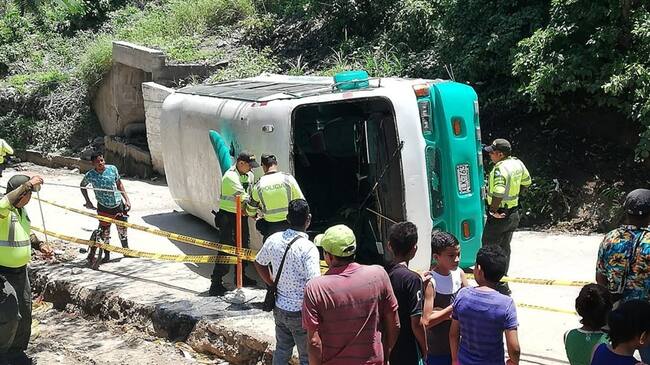 16 menores de edad fueron trasladados a un centro asistencial, luego de presentar heridas leves. Foto: Cortesía.