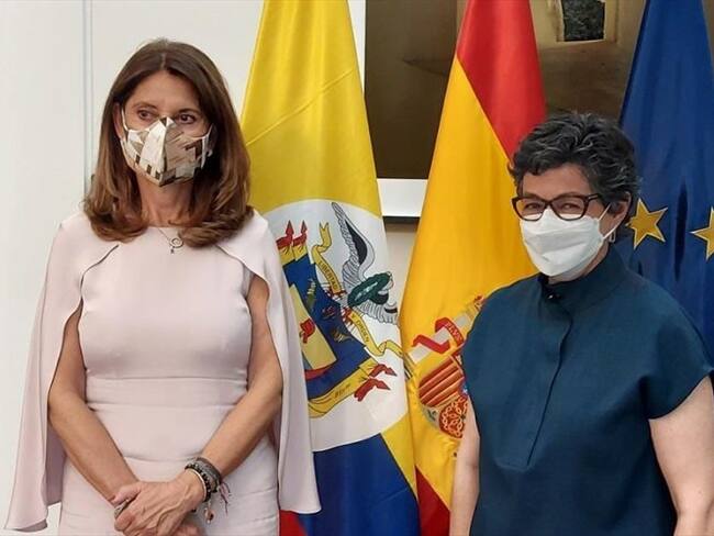 La vicepresidenta y canciller se reunión con la canciller española Arancha González para hablar temas de generación de empleo y cooperación en materia cultural.. Foto: Cortesía: Cancillería