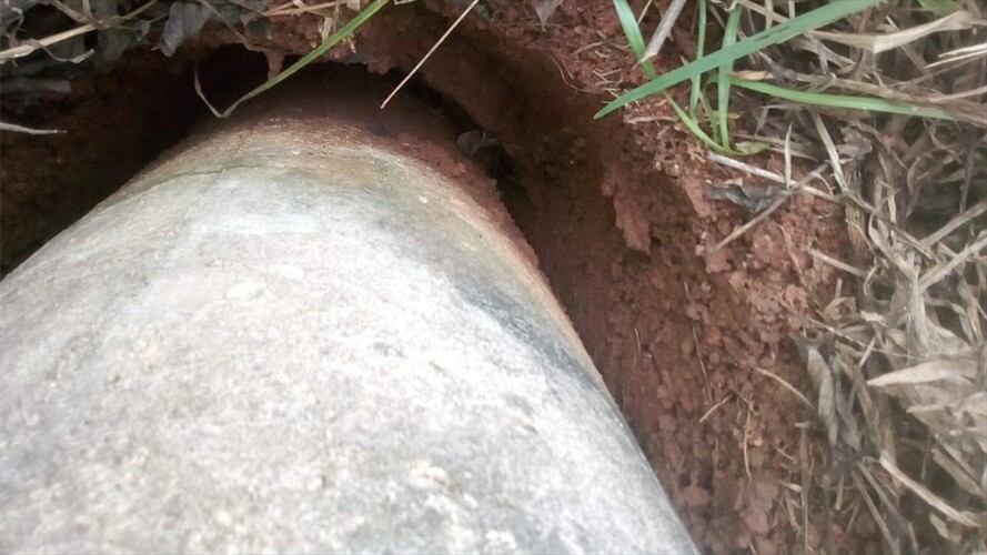 Cerca de 10 inmuebles se encuentran en peligro porque adicionalmente, hay postes de energía que por los problemas en el terreno podrían colapsar . Foto: La W