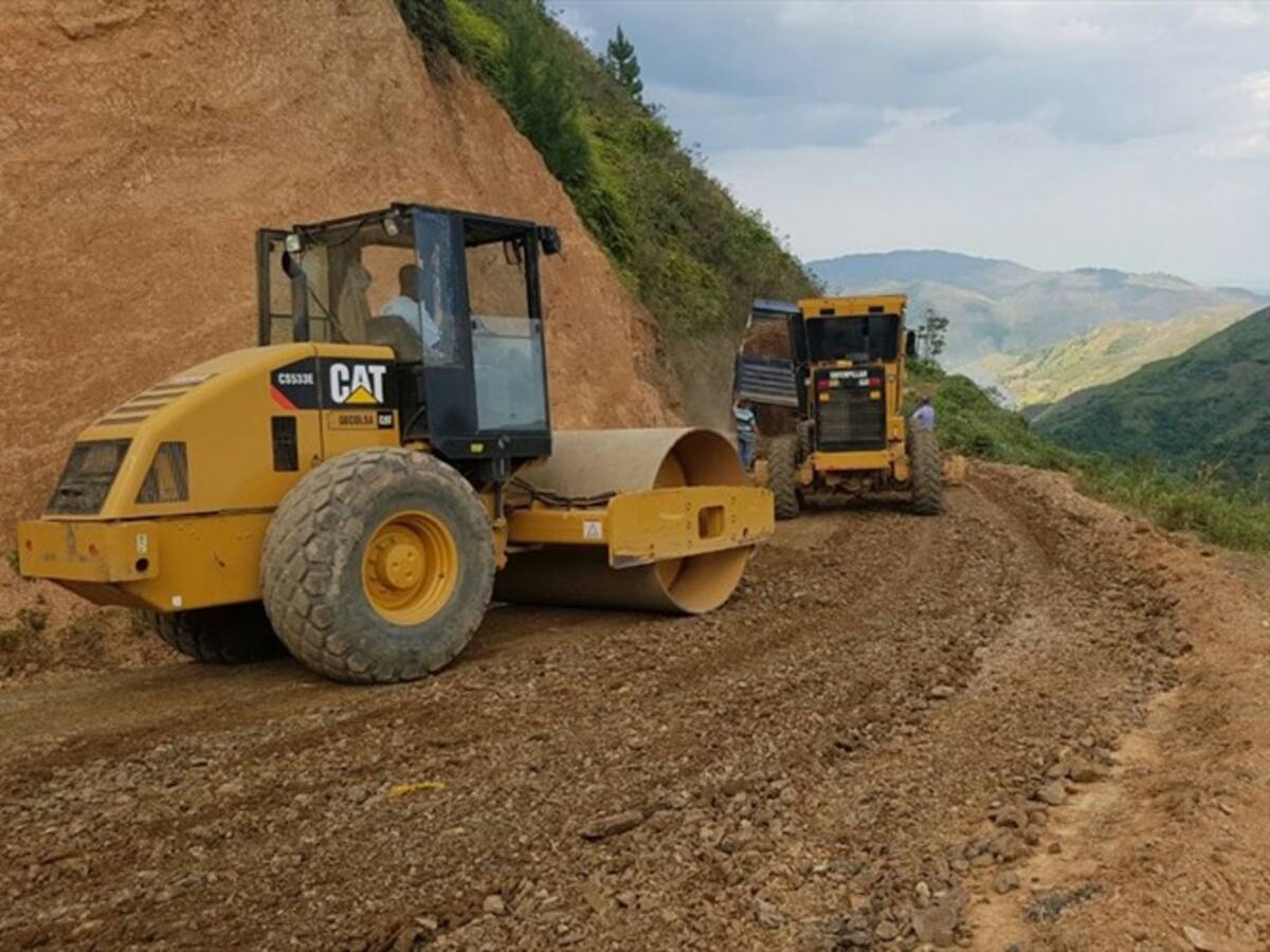 Gobierno Nacional se compromete con rehabilitación de vías en la Guajira