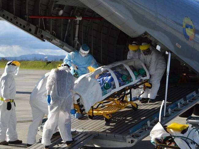 Traslado de pacientes e insumos médicos por la Fuerza Aérea. Foto: Colprensa