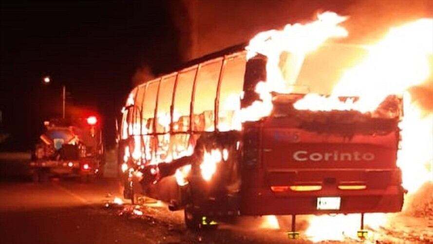 El Cuerpo de Bomberos Voluntarios apagó las llamas . Foto: Cortesía