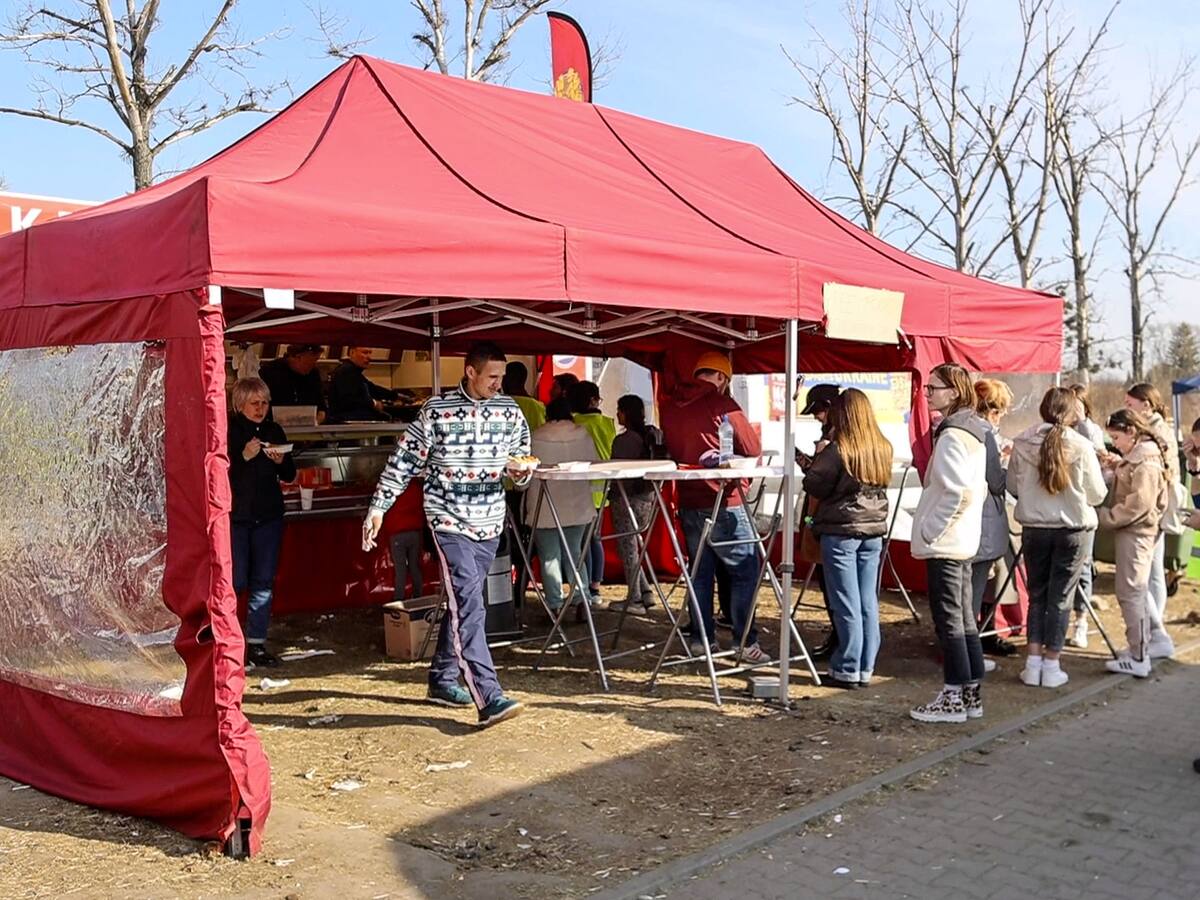 Karla Hoyos, la chef mexicana que es voluntaria en la frontera entre Ucrania y Polonia